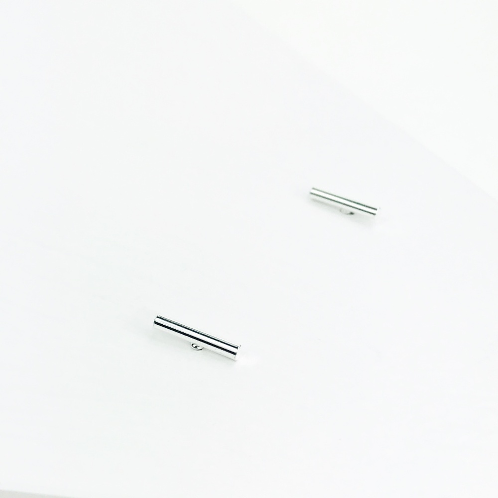 Bar Stud Earrings in Silver - Picture 2 of 7